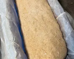 Step <p>Precalienta el horno a 180º calor arriba y abajo sin aire. Pulveriza agua sobre el pan y dentro del horno para crear humedad una vez precalentado y hornea durante 40 minutos. Desmolda en cuanto salga del horno y deja enfriar sobre una rejilla. </p><p>Espero que lo hagáis y me deis vuestra opinión .</p> illustration