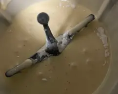 Step <p>AÑADIMOS LA HARINA Y EL BICARBONATO CON EL LIMON Y MEZCLAMOS 15 SEGUNDOS VELOCIDAD 3.</p> illustration