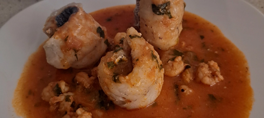 Merluza y Gambas en salsa