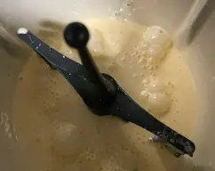 Step <p>PONER LA MARIPOSA EN EL VASO, JUNTO CON LOS HUEVOS Y EL AZUCAR BATIMOS 3 MINUTOS VELOCIDAD 3.</p> illustration