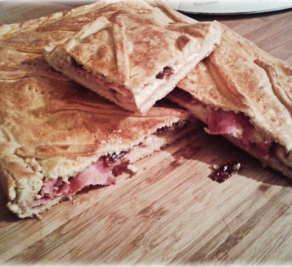Empanada de Bacon con Dátiles