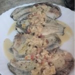 Rodaballo con salsa de vermut ,bacon y pasas
